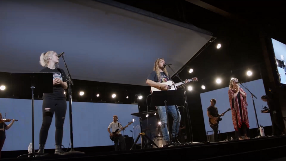 File:Bethel church worship sean feucht.png