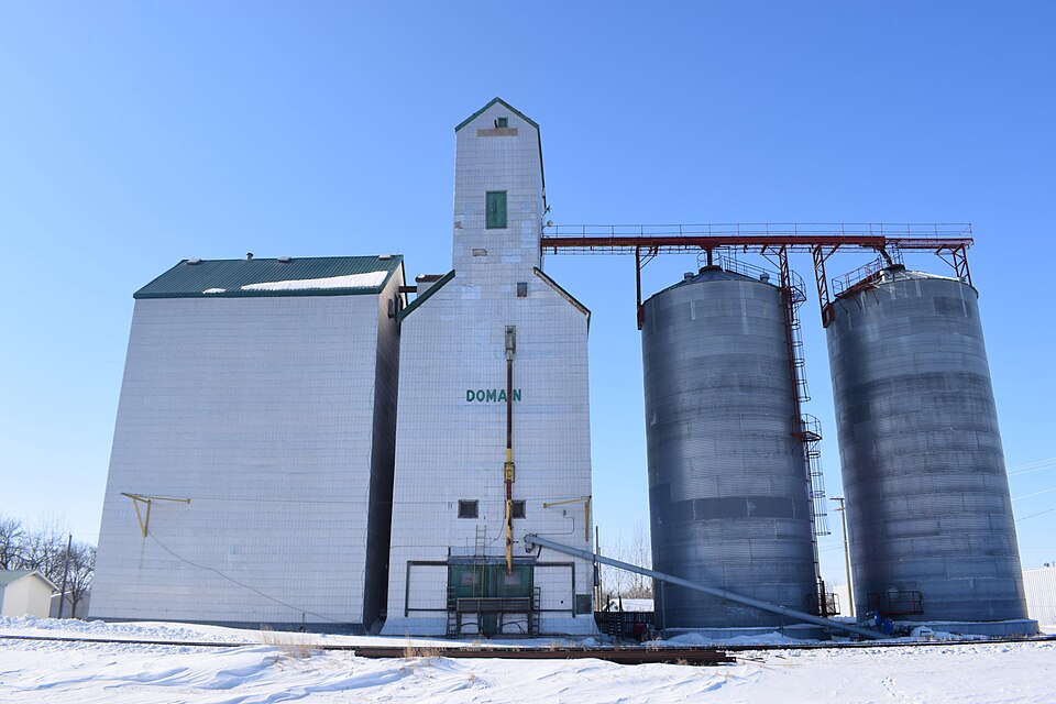 File:Domain Grain Elevators.jpg