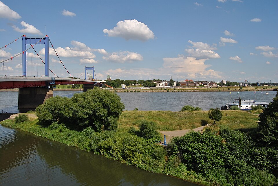 File:Duisburg, Friedrich-Ebert-Brücke, 2012-07 CN-02.jpg