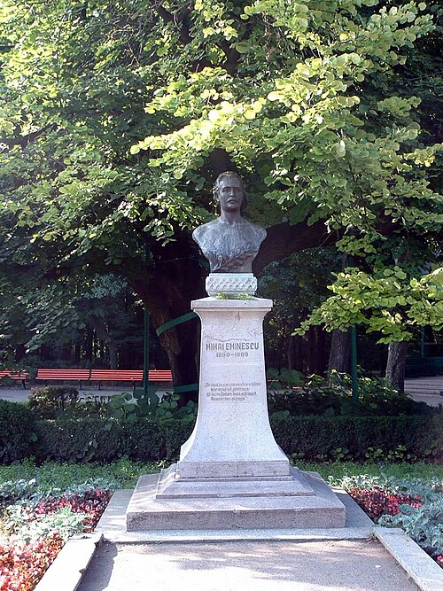 File:Eminescu copou.JPG