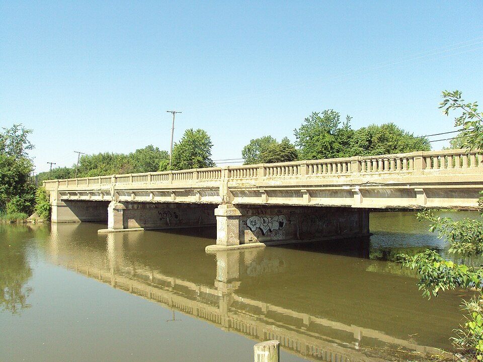 File:Jefferson Avenue Bridge Huron River.jpg