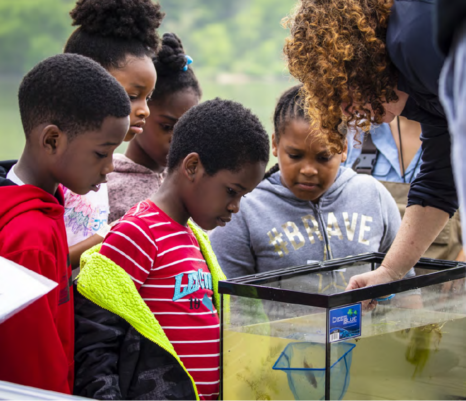 File:Mallows Bay-Potomac River NMS students.PNG