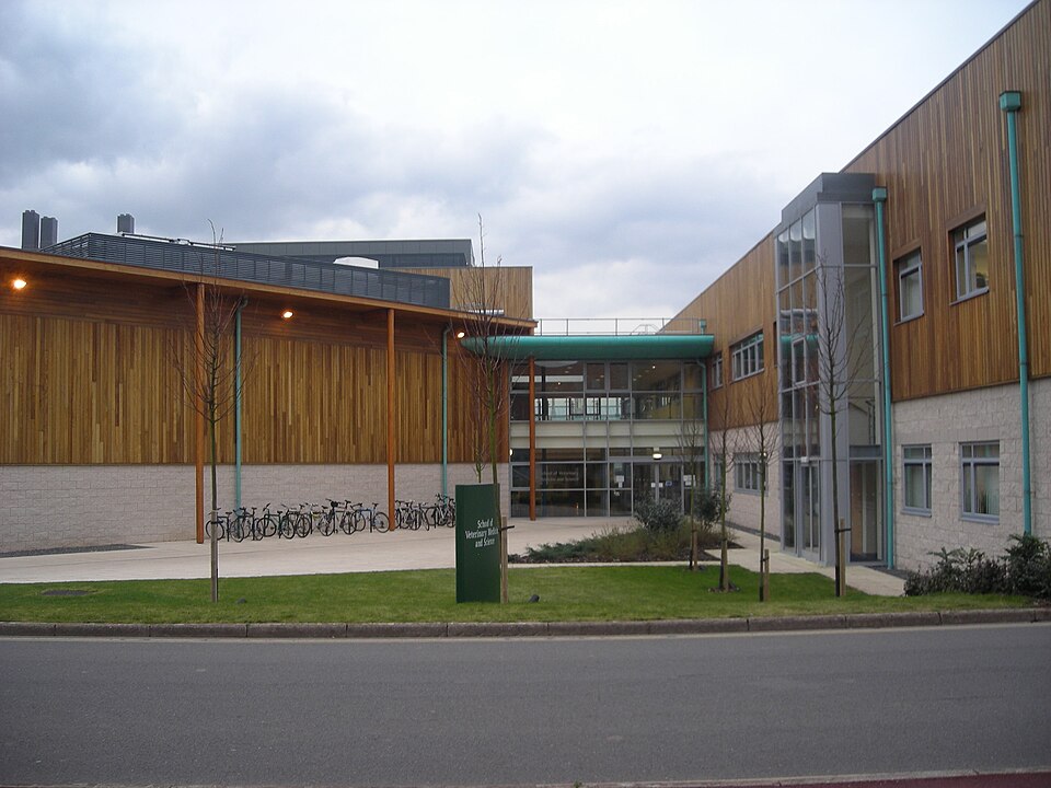 File:Vet School Entrance Nottingham.JPG