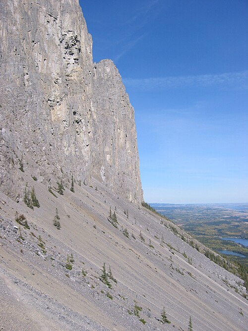 File:Yamnuska bottom cliff.jpg