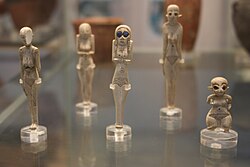 Figurines of bone and ivory. Naqada I. 4000–3600 BC.