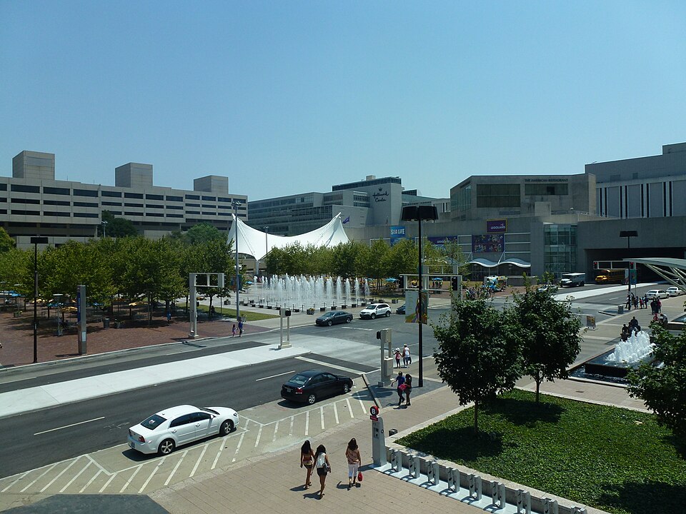 File:Crown Center Square.JPG