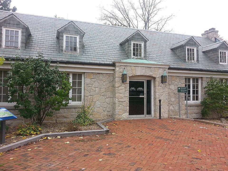 File:Entrance to Fort Malden.jpg