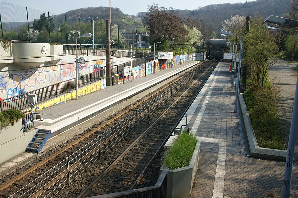 File:Haltestelle Longenburg – CJD Koenigswinter.jpg