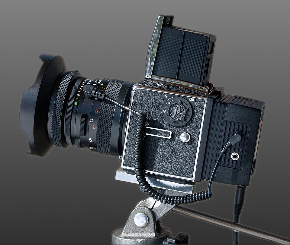 File:Hasselblad 503CW V96C.jpg