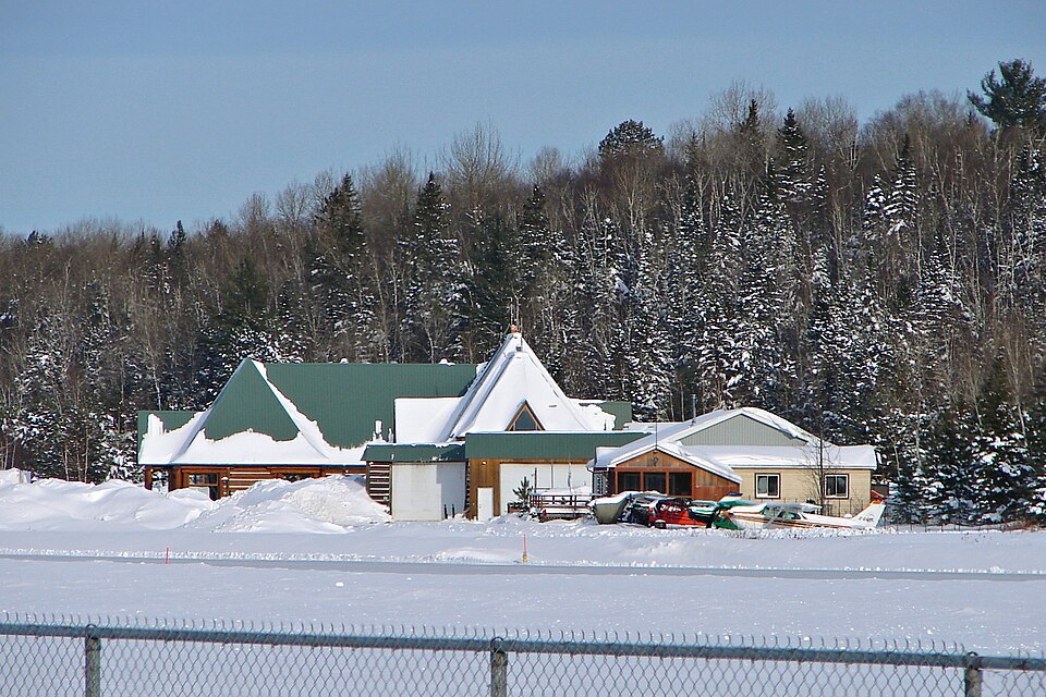 File:Mt-Tremblant Airport 2.JPG