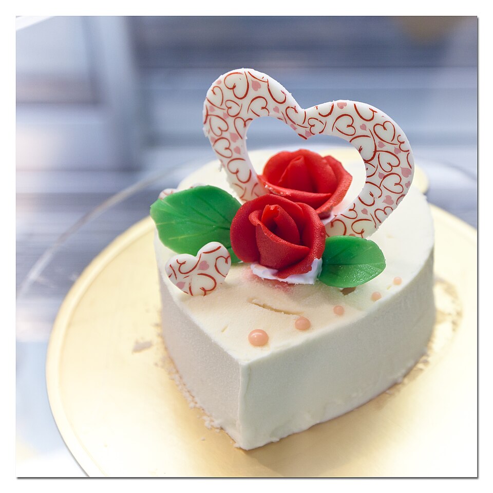 File:Valentines Day cake.jpg