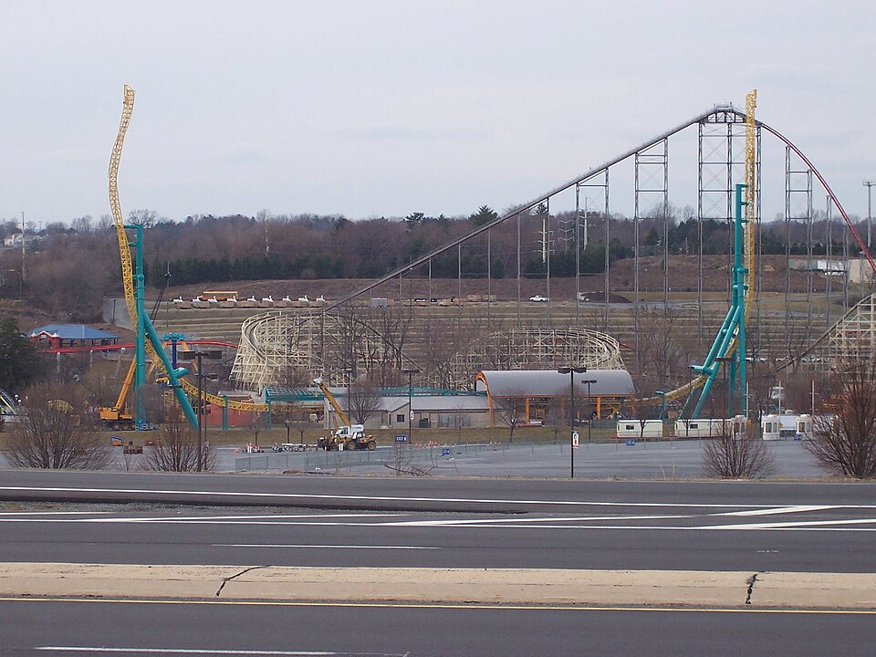 File:Voodoo (roller coaster).jpg