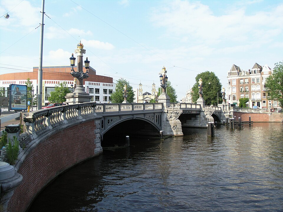 File:Amsterdam, Blauwbrug in 2007.jpg