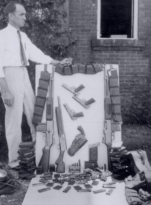 File:BarrowDeathCarArsenal1934.jpg