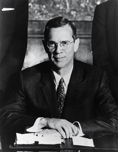File:Chair William McChesney Martin, Jr 140501.jpg