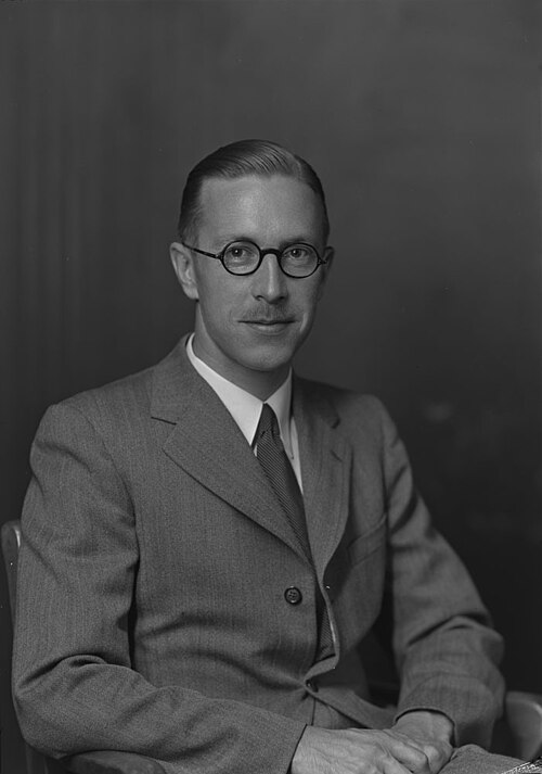 File:Ernest Côté portrait 1946.jpg