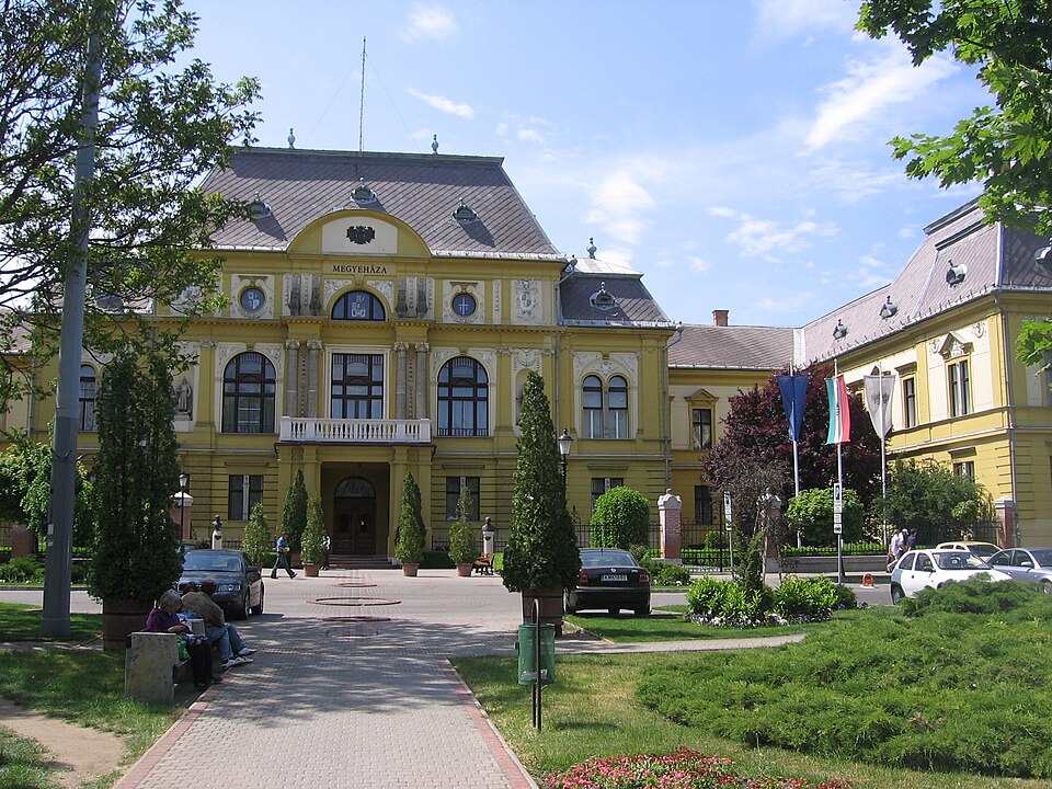 File:Nyiregyhaza megyehaza.jpg