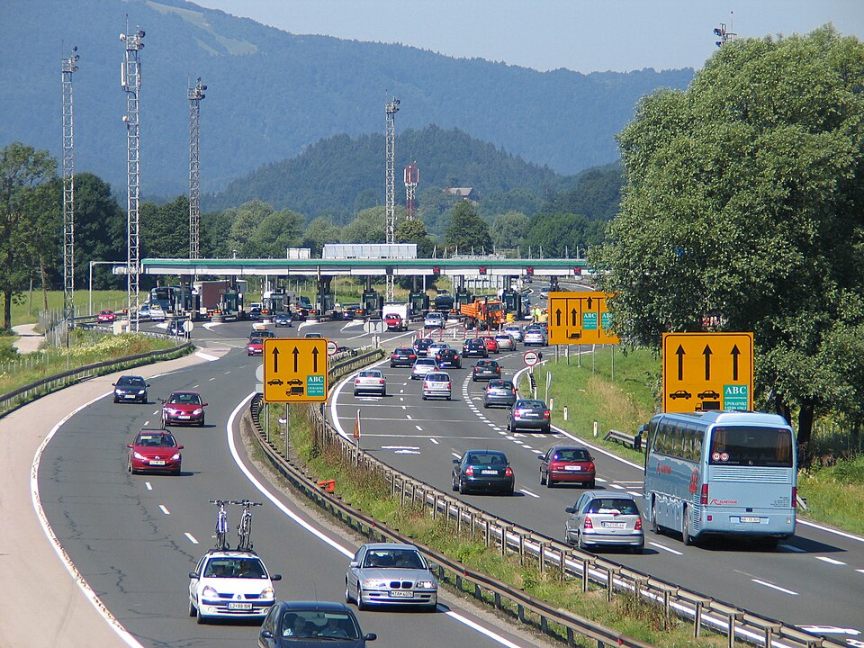 File:Toll station Log Slovenia 2.jpg