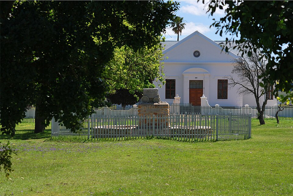File:9 2 083 0012-Predikant Square1-Somerset West-s.JPG