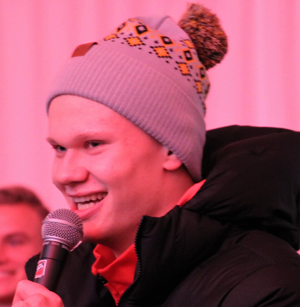 File:Fanclubs Weihnachtsfeier 2019 09.jpg