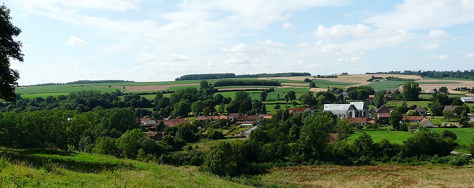File:Le bourg d Heuchin en 2009.jpeg