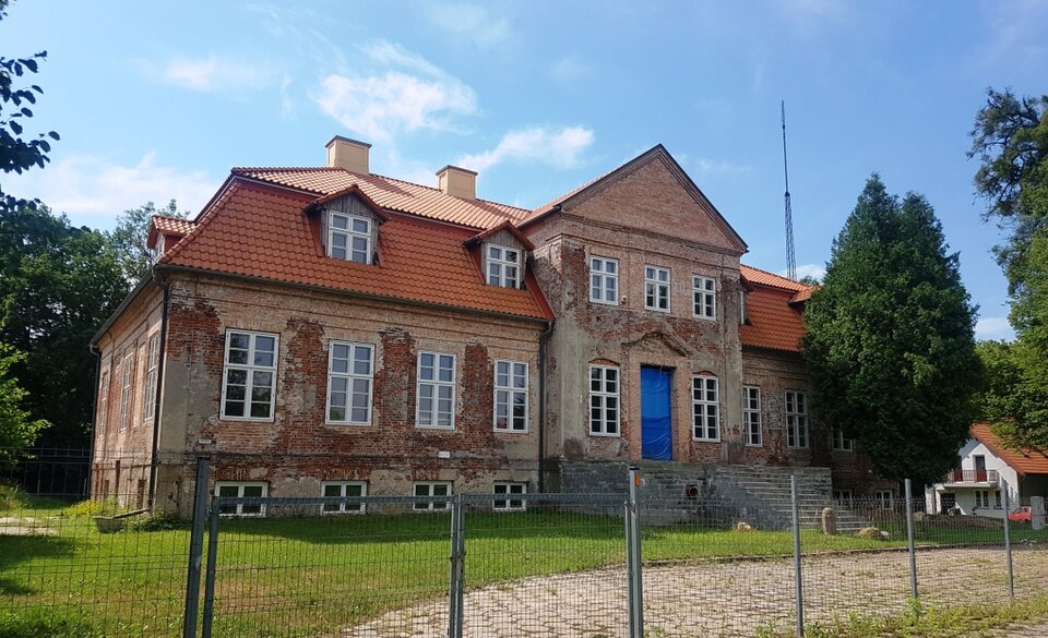 File:Lipowina pałacyk.jpg