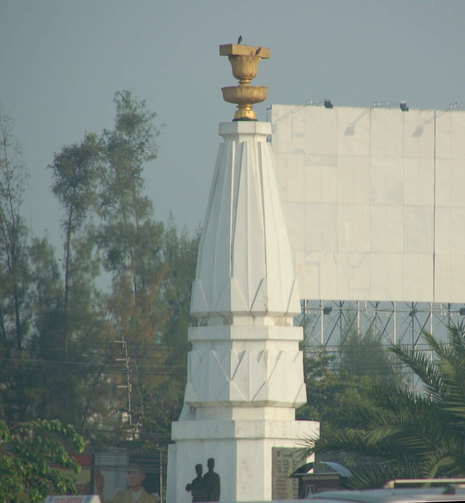 File:Pitak Ratthathammanun Monument.JPG