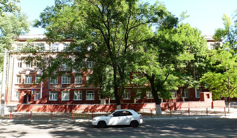 File:School No 60 on Komityetskaya 5.jpg