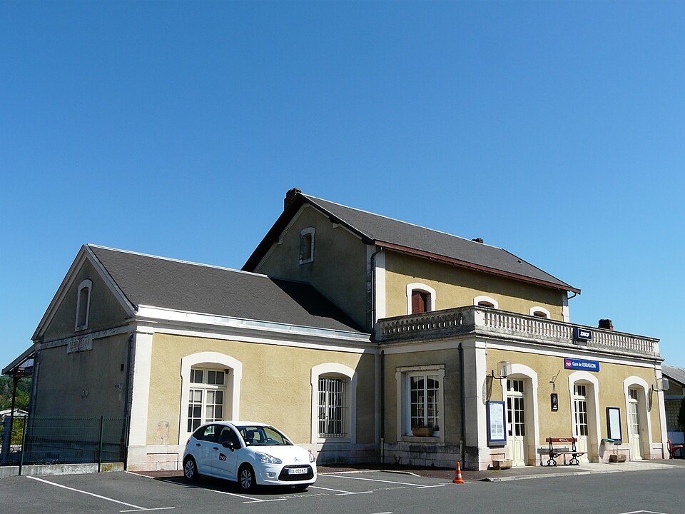 File:Terrasson gare.JPG