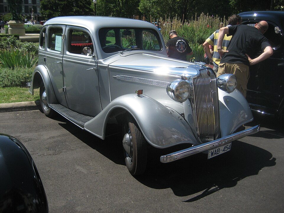 File:Vauxhall 14-6.jpg