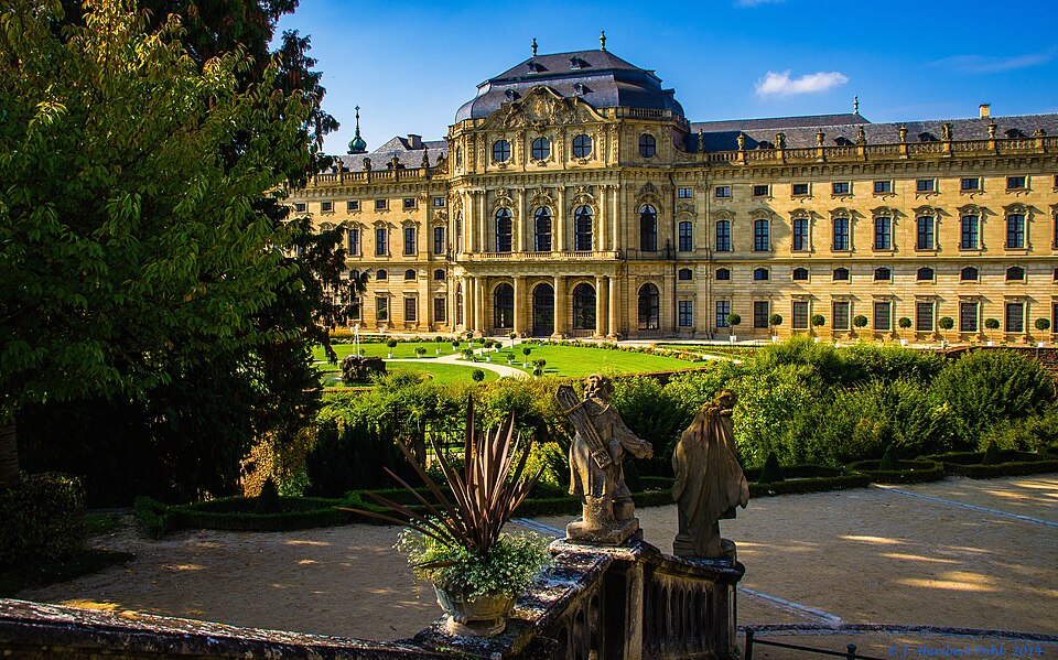 File:Fürstbischhöfliche Residenz Würzburg (13778181254).jpg