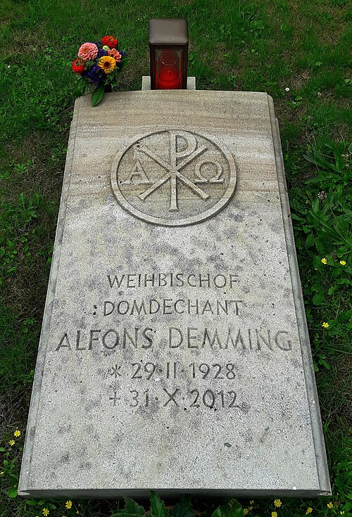 File:Grab Weihbischof Alfons Demming.jpg