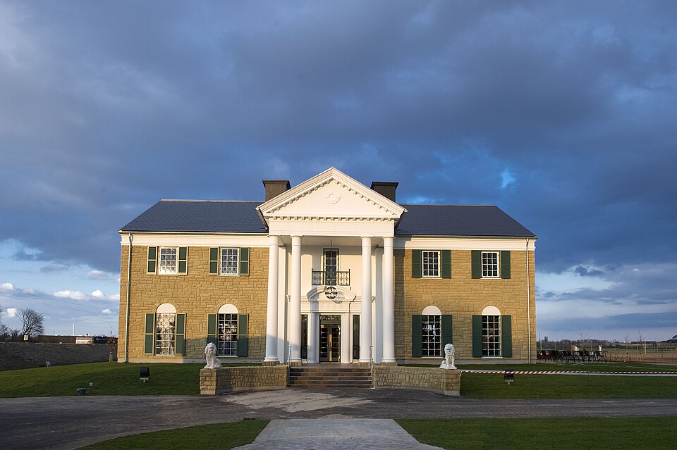 File:Graceland Randers Denmark 2011-04-14 001.jpg