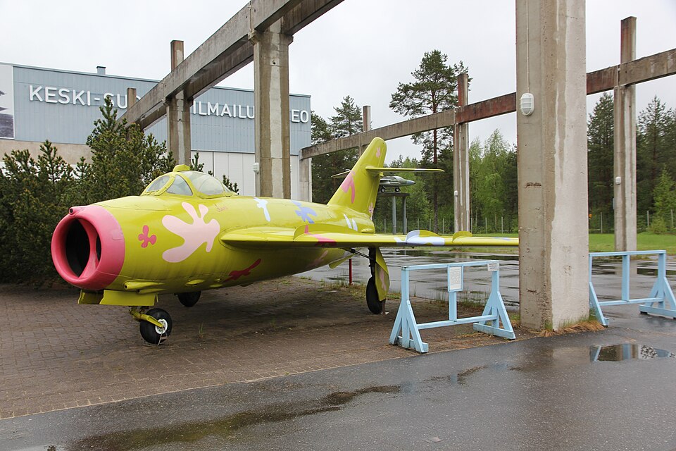 File:MiG-17 Keski-Suomen ilmailumuseo 1.JPG