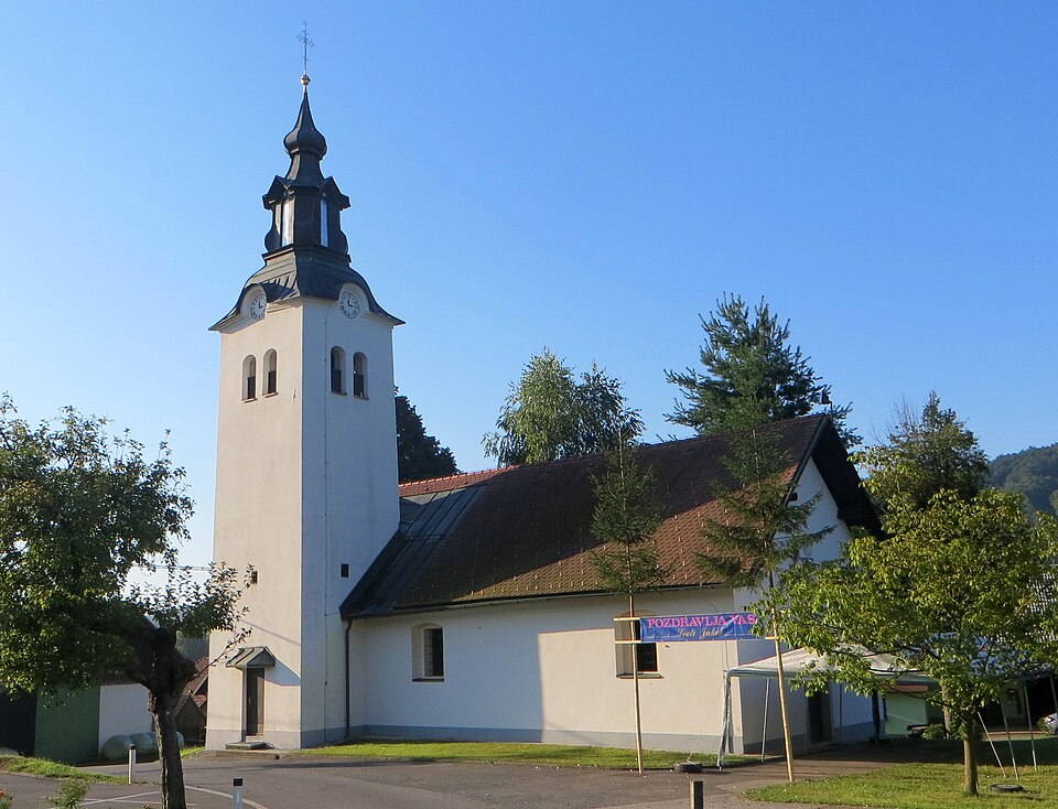 File:Velike Lese Slovenia - church 1.jpg