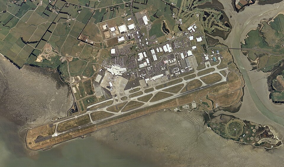 File:Auckland Int Airport aerial photo.jpg
