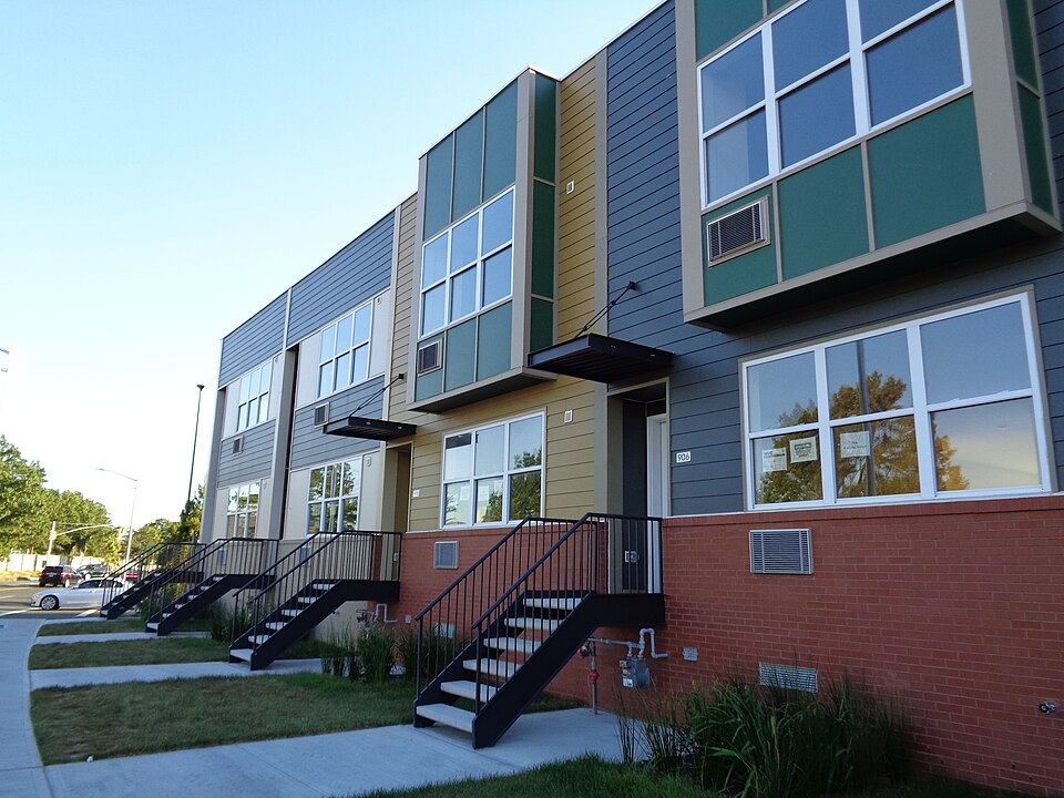 File:Erskine St Gateway 11 - Nehemiah.jpg