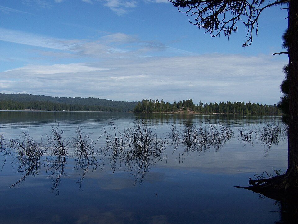 File:Howard Prairie Lake.jpg