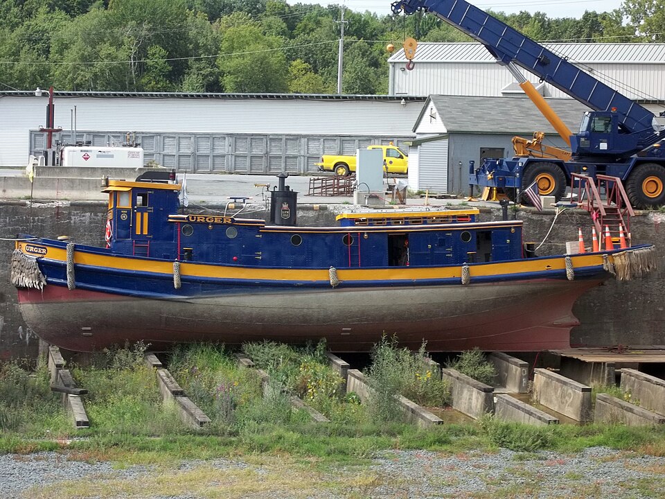 File:Urger (canal tugboat) 01.jpg