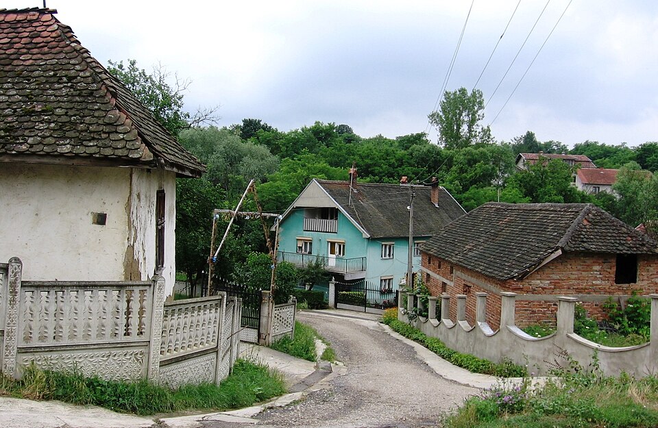 File:Улица у Житковици - Žitkovica street.jpg