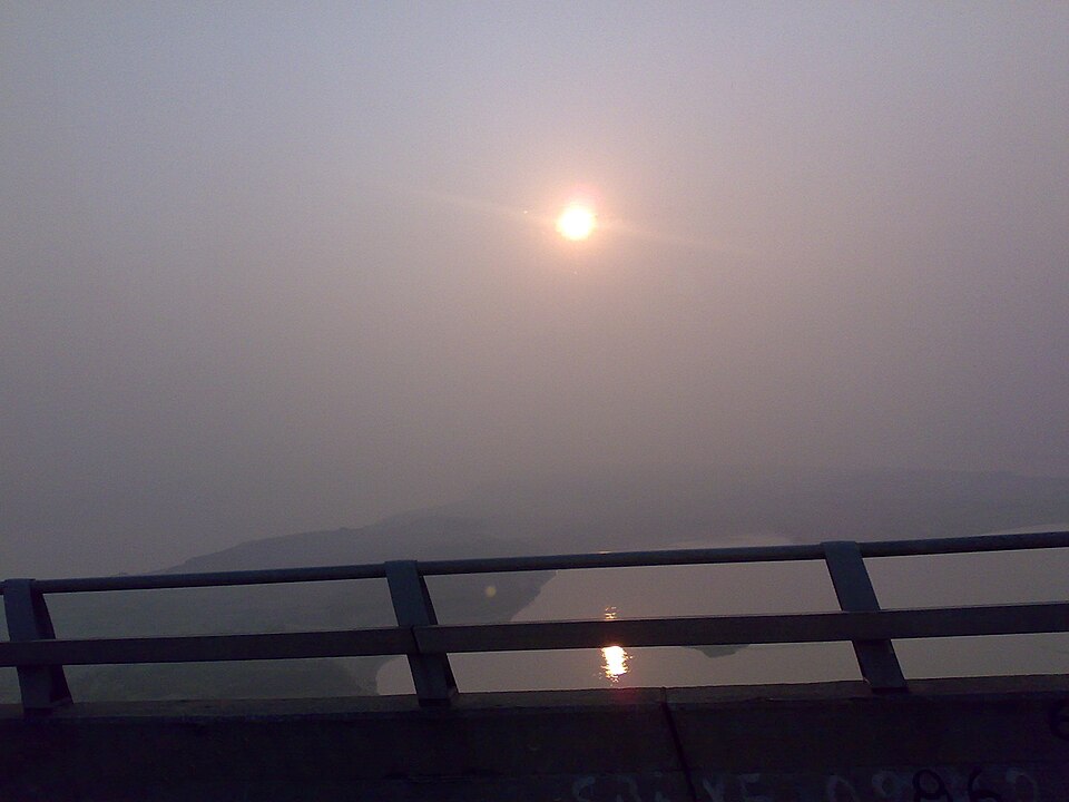 File:BìnhminhtrênsôngĐuống-03122008415.jpg