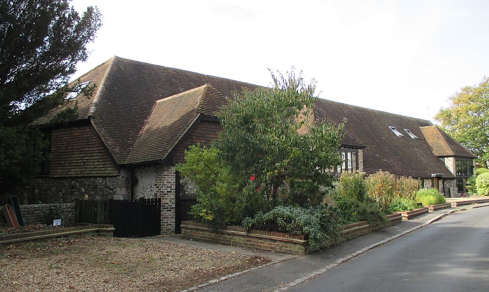 File:Barn Cottages.jpg