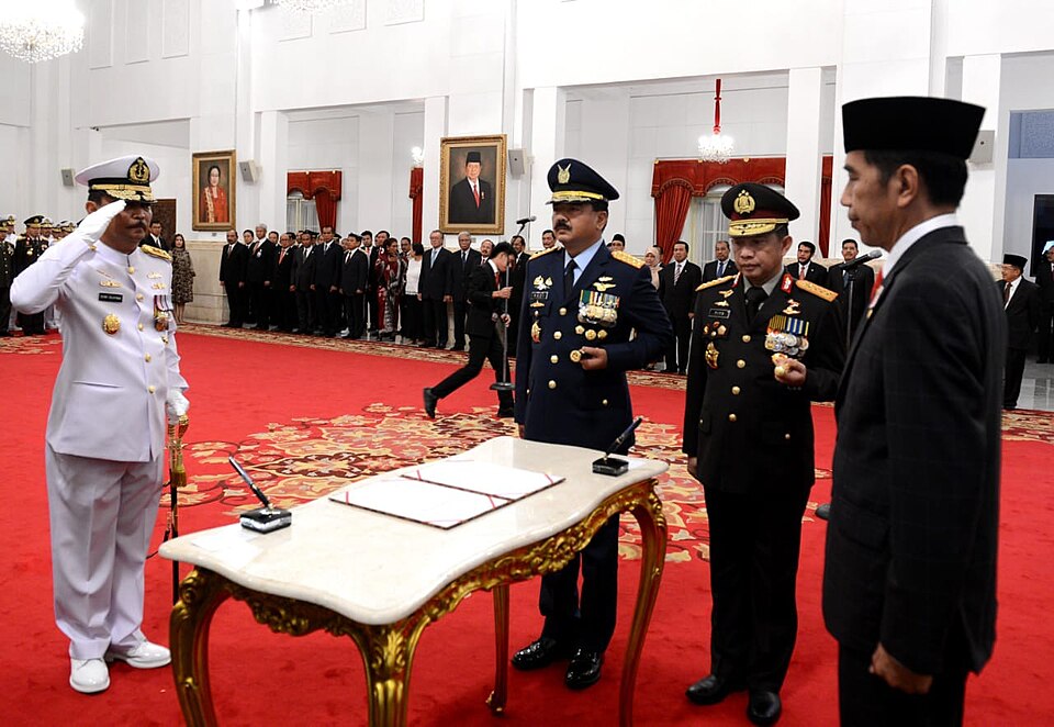 File:Jokowi lantik Siwi.jpg
