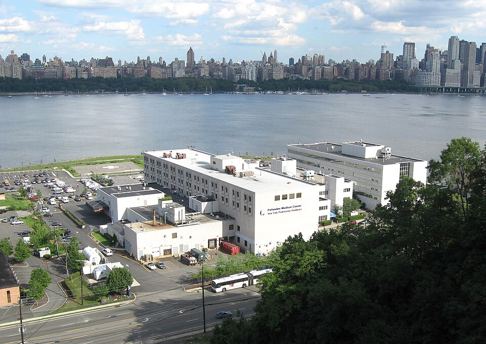File:Palisades Med Center jeh.JPG