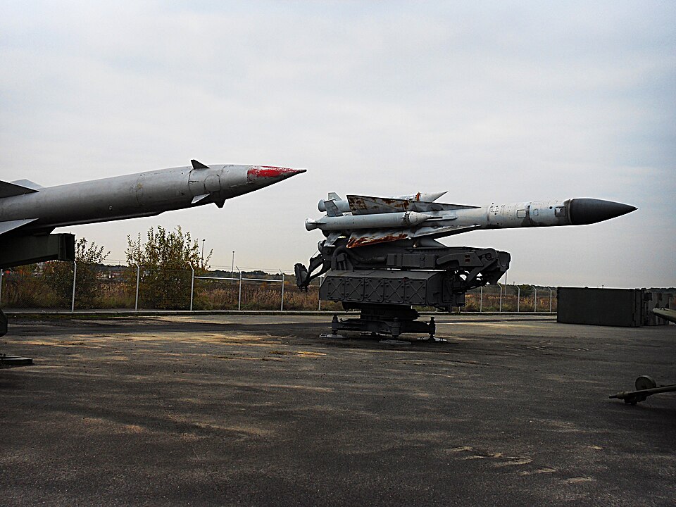 File:S-200 Raketen, Berlin-Gatow.jpg