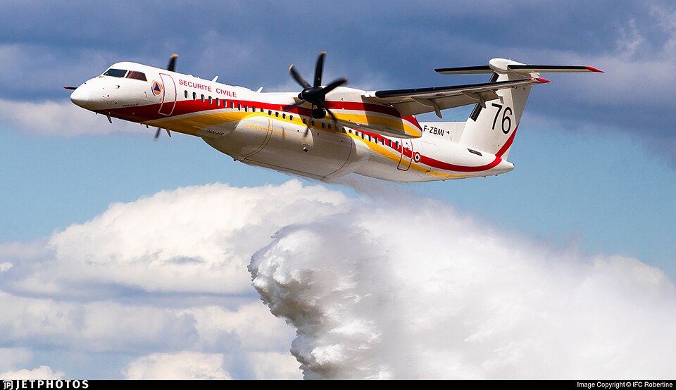 File:Water Bomber at LFFQ.jpg