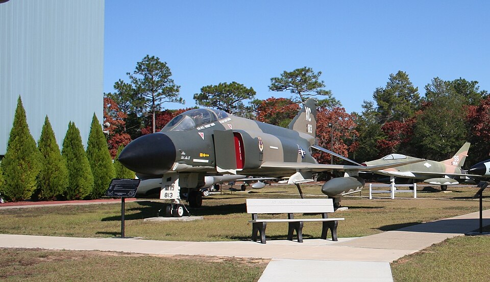 File:F-4C 64-0813 Eglin AFB.jpg