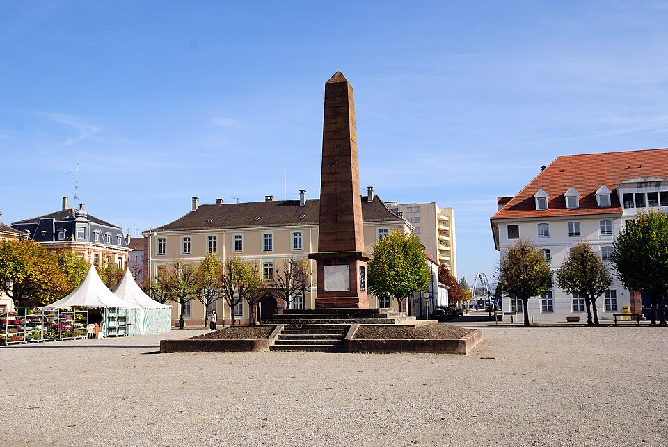 File:Huningue - Place Abbatucci.jpg