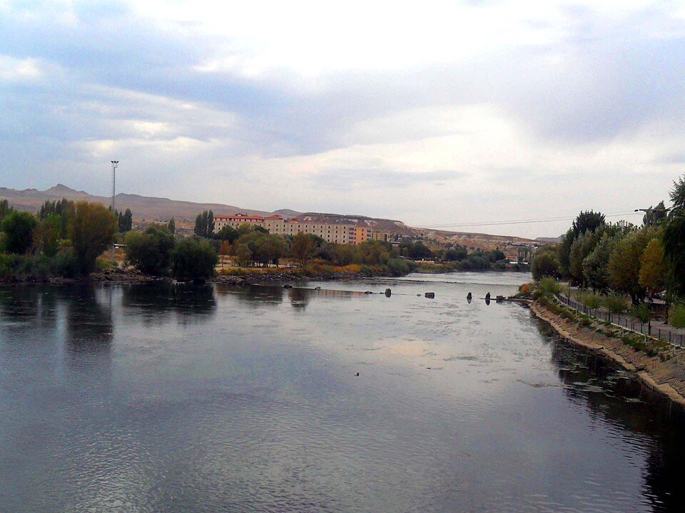 File:Kızılırmak, Turkey.jpg
