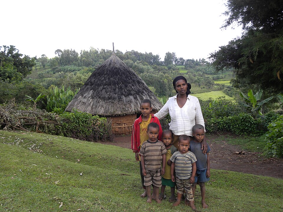 File:KembataFamily.jpg